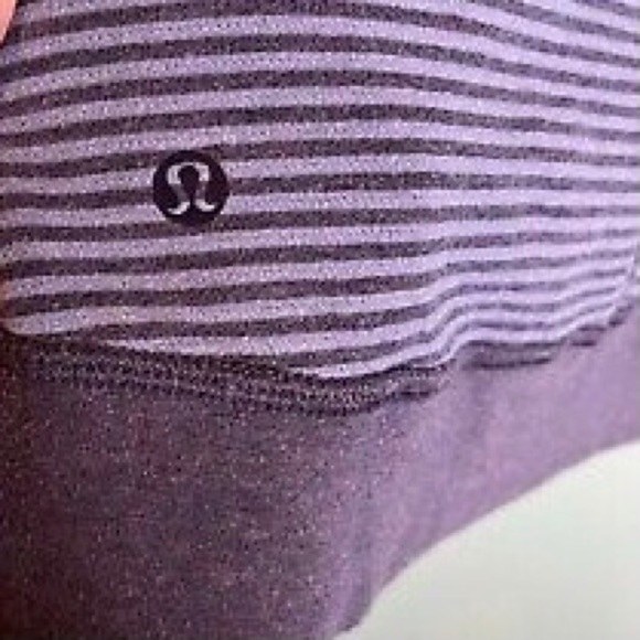 Lululemon "In A Cinch" Reversible Cowl Neck Purple Sweatshirt Size 6 - Picture 9 of 9